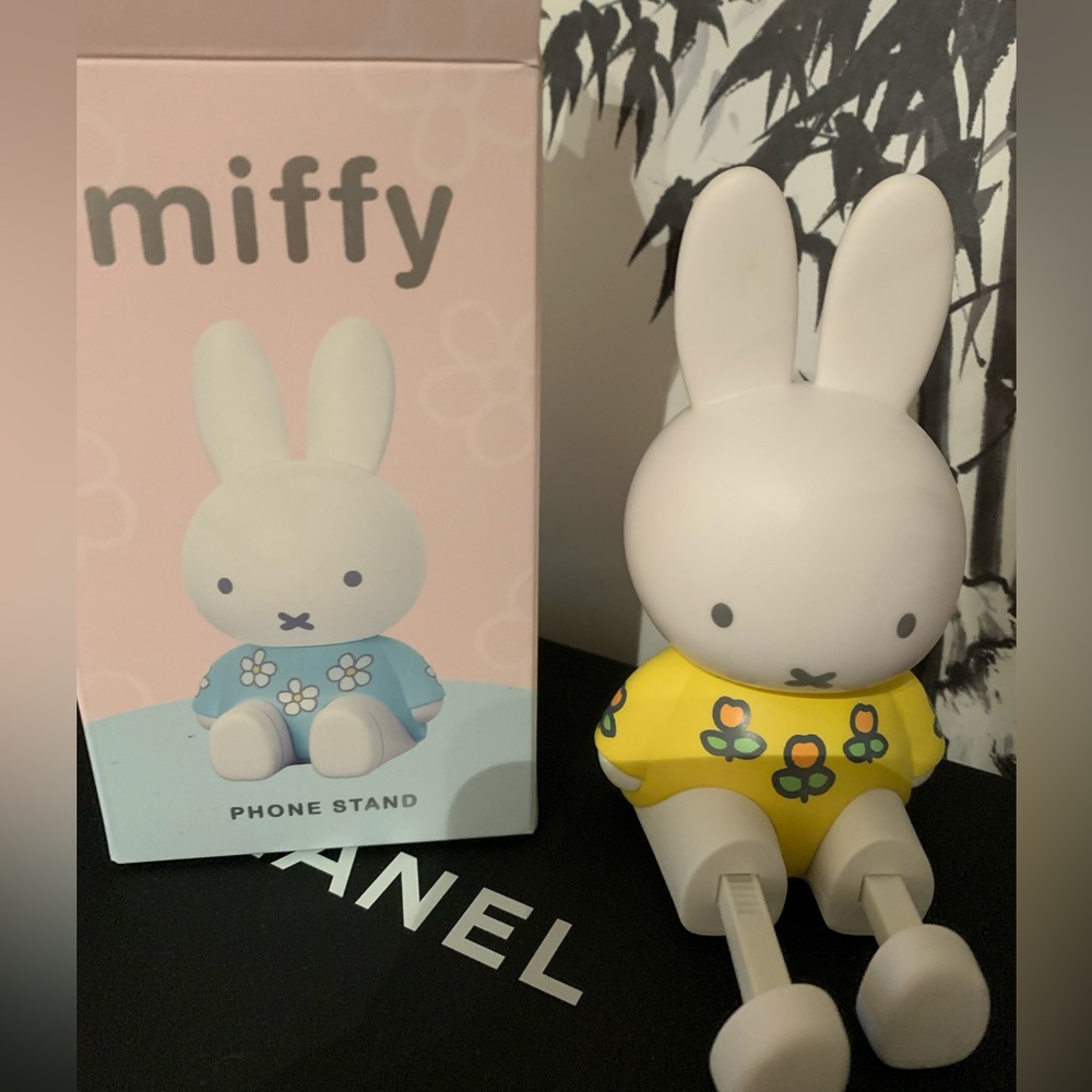 Miffy phone stand yellow flowers